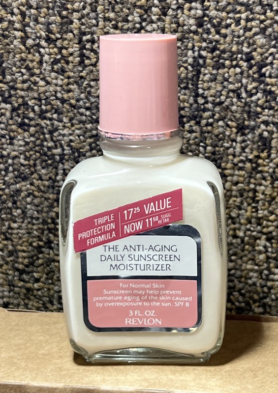 Revlon The Anti-Aging Daily Sunscreen Moisturizer SPF8 For Normal Skin 3 oz New