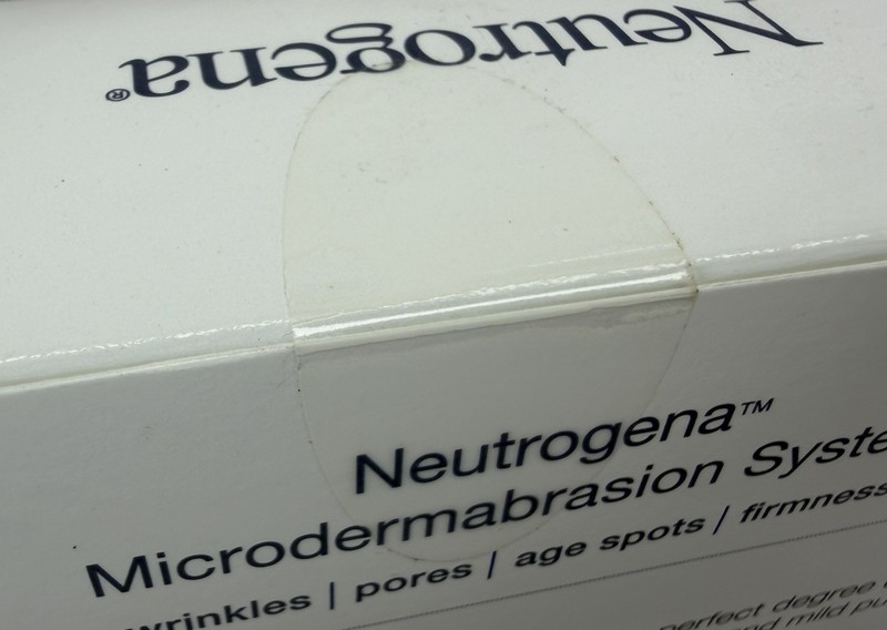 Neutrogena Microdermabrasion System Kit + 12 Rejuvenating Puffs New in Box Seal gallery